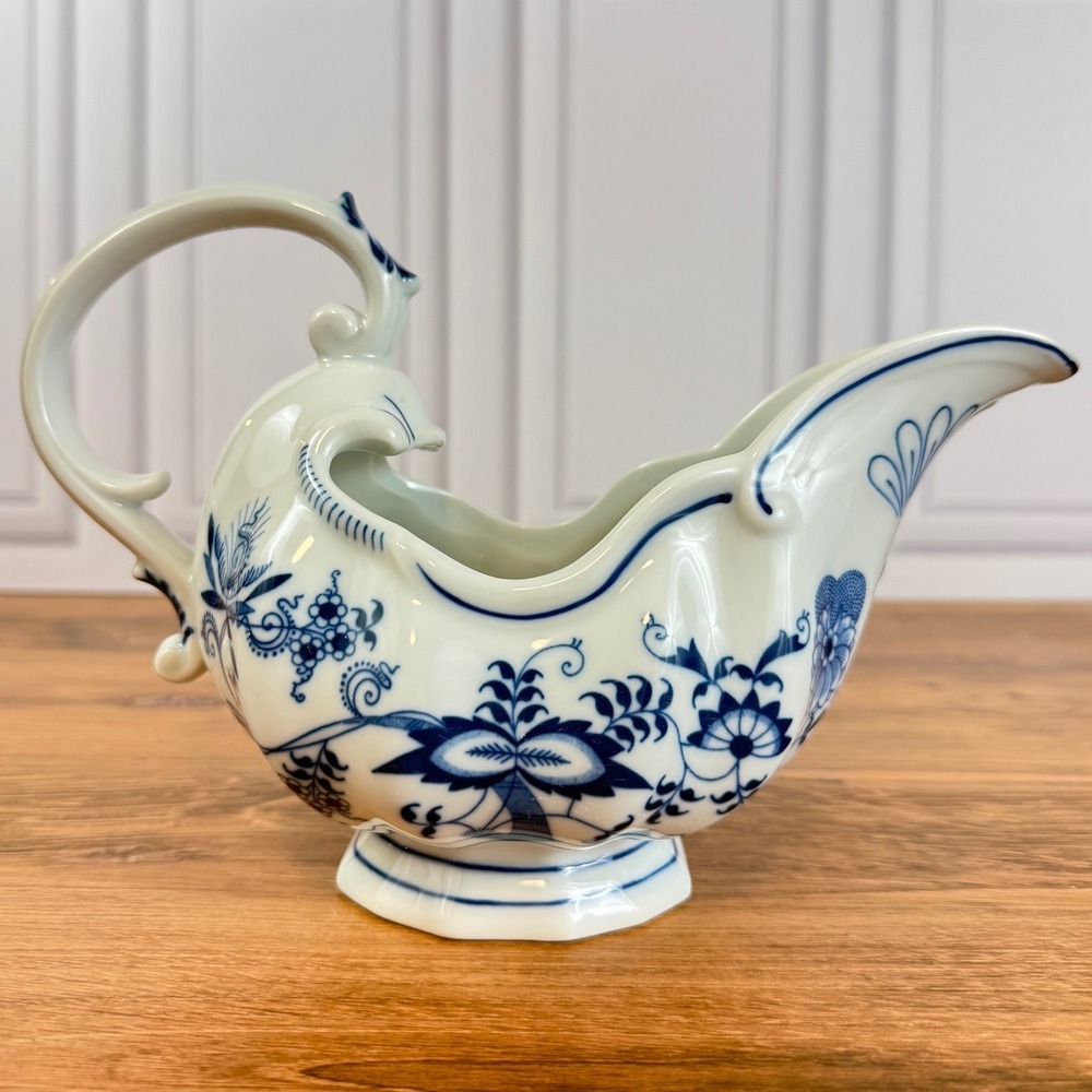 Vintage Blue Danube Gravy Boat Onion Pattern 16 oz. Rectangle‎ Back Stamp EUC